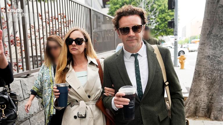 Schauspieler Danny Masterson (r) und seine Frau Bijou Phillips kommen zu den Schlussplädoyers in seinem zweiten Prozess.