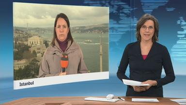 ZDF-Korrespondentin Phoebe Gaa spricht in einem Schaltgespräch