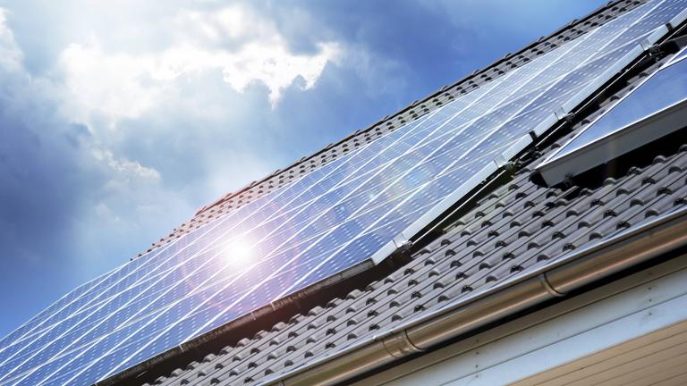 Photovoltaik-Anlage auf dem Dach