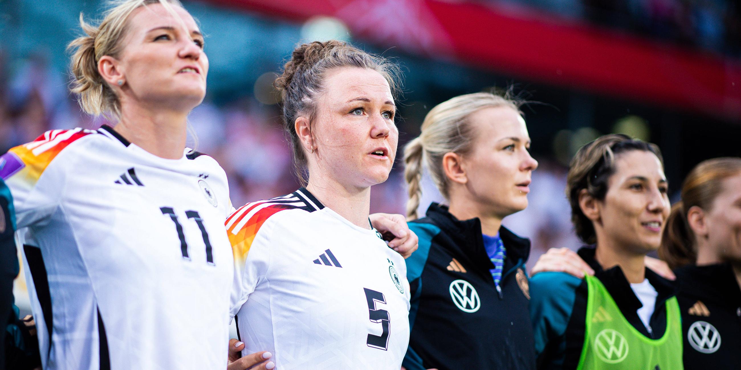 Alexandra Popp, Marina Hegering, Merle Frohms, Sara Doorsoun (von links).