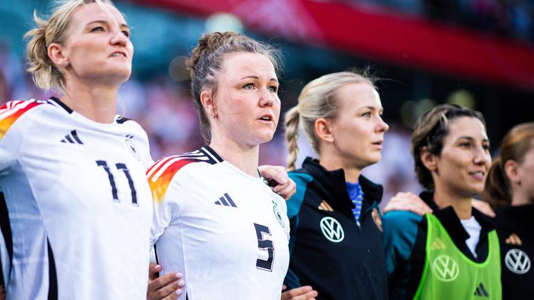 Alexandra Popp, Marina Hegering, Merle Frohms, Sara Doorsoun (von links).