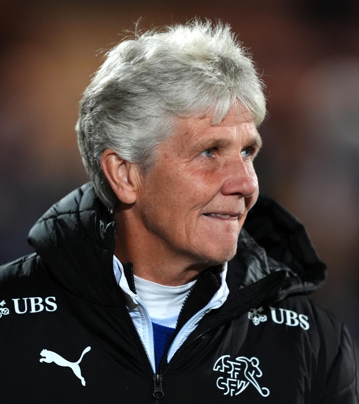 Pia Sundhage schaut mit betretener Miene
