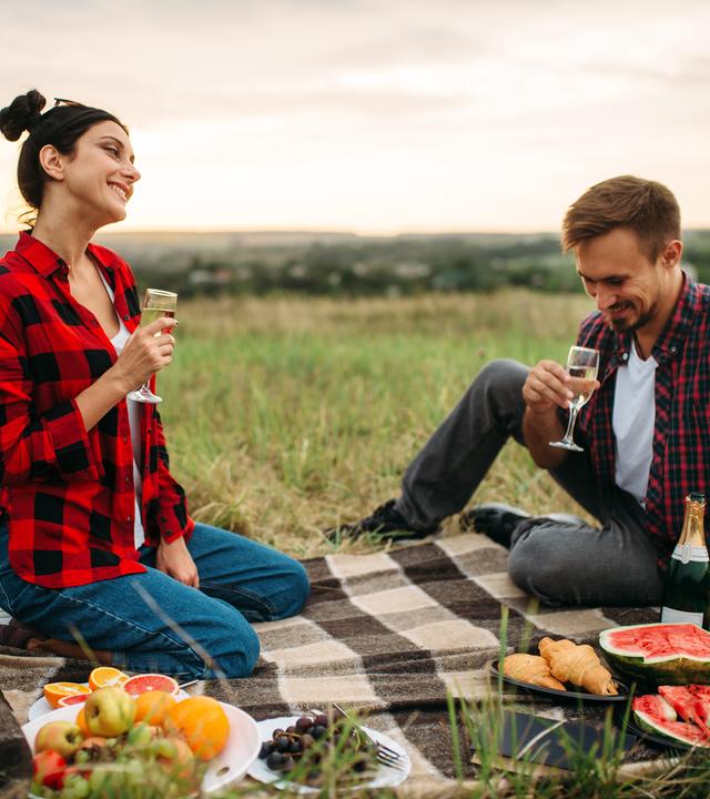 Paar beim Picknick