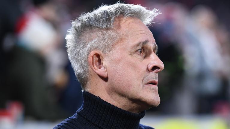 Pierre Littbarski während eines Fußballspiels im RheinEnergieStadion in Köln