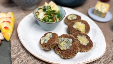 Pilz-Frikadellen mit Apfel-Walnuss-Salat