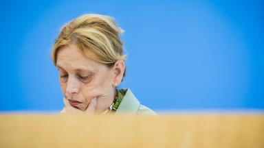 Bundesfamilienministerin Prien bei einer Pressekonferenz zur Vorstellung der aktuellen PISA-Studie.