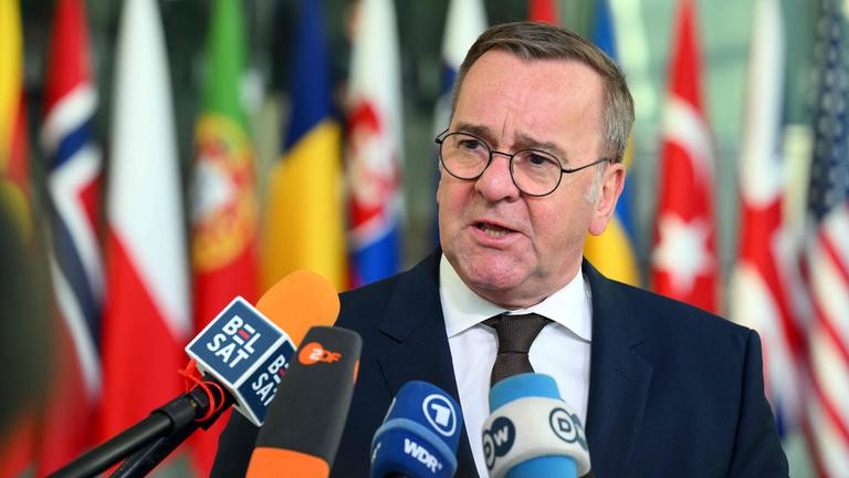 Boris Pistorius beim Treffen der Ukraine-Kontaktgruppe in Brüssel