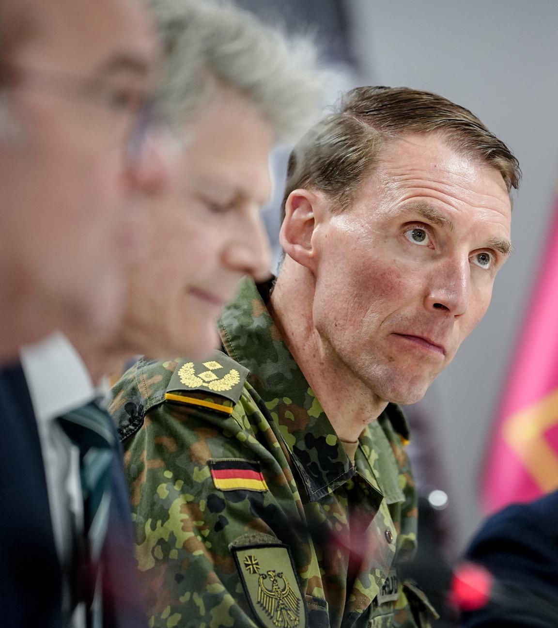 Archiv: Generalmajor Christian Freuding (M) nimmt am Treffen der Verteidigungsminister von Deutschland und der Ukraine teil. 