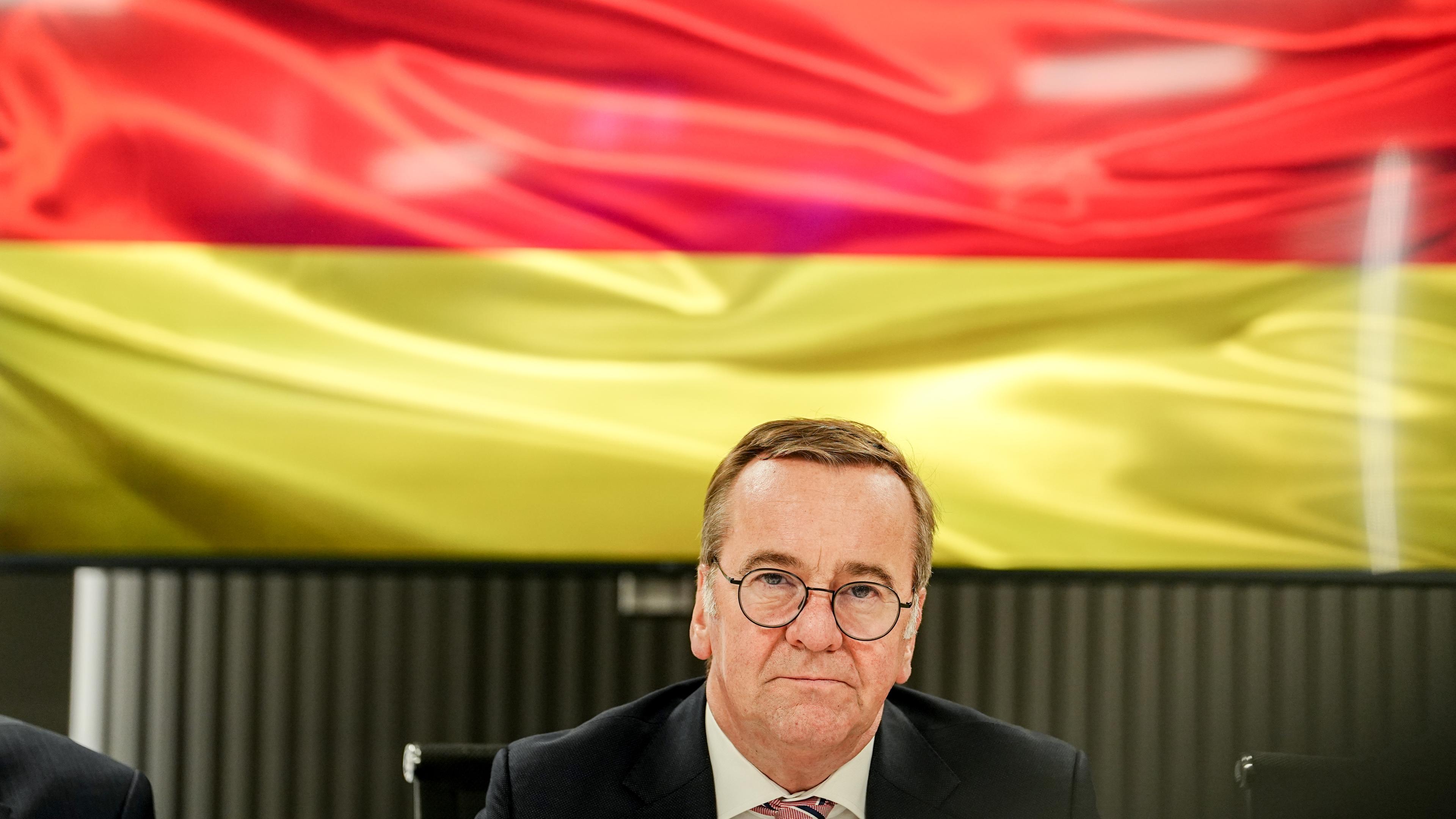 12.06.2025, Ukraine, Kiew: Boris Pistorius (SPD), Bundesminister der Verteidigung, nimmt an einem Treffen mit dem Verteidigungsminister der Ukraine teil. 