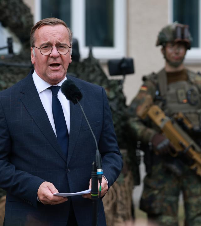 Federal Minister of Defense Pistorius visits the Homeland Security Division and the Guard Battalion in Berlin