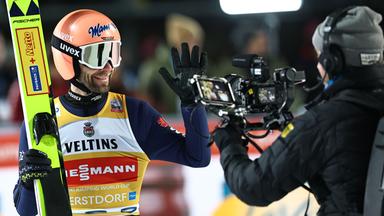 Pius Paschke jubelt nach em 1. Durchgang bei der 73. Vierschanzentournee in Oberstdorf