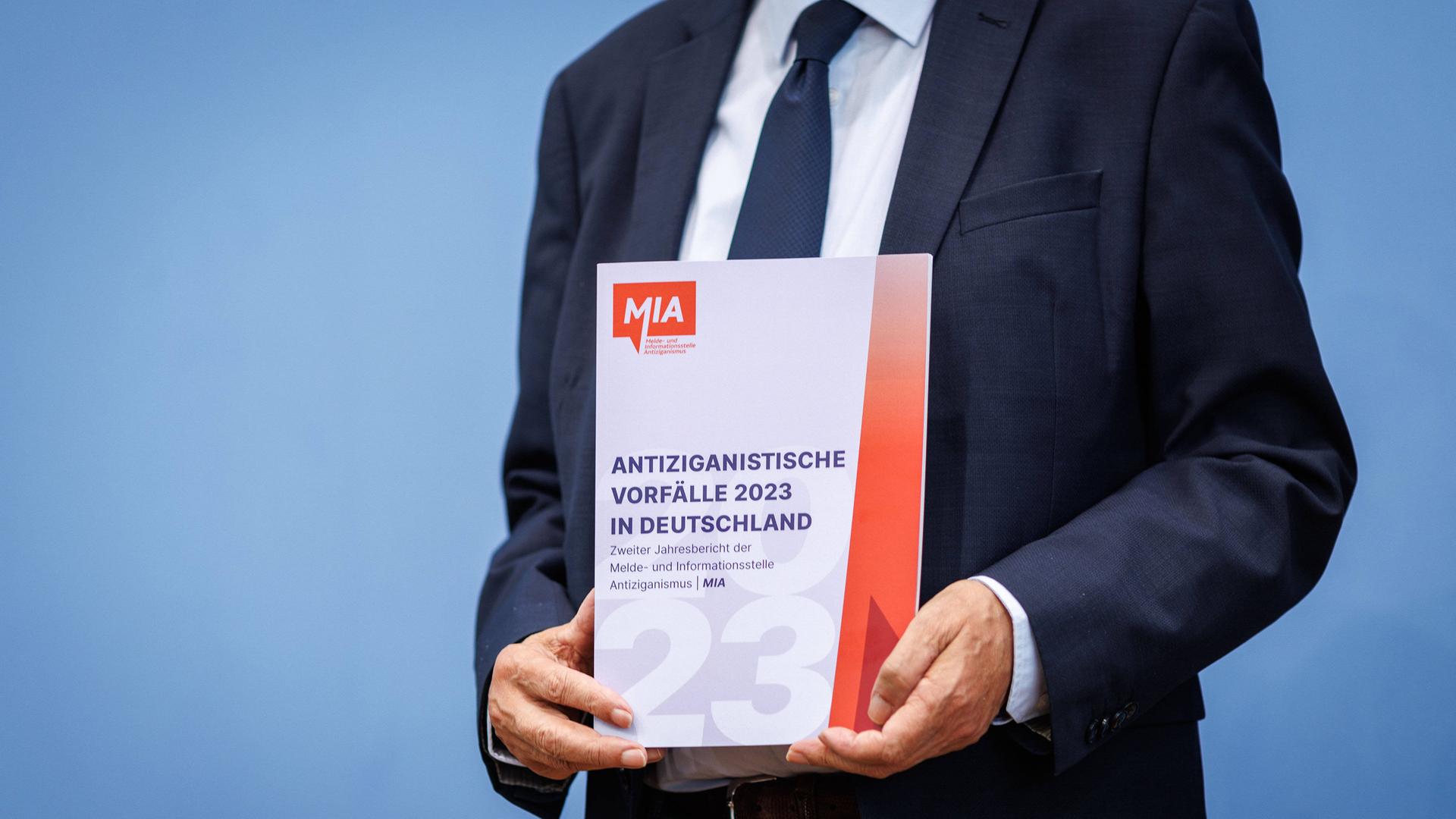 Vorstellung des Jahresberichts zu antiziganistischen Vorfällen 2023 in der Bundespressekonferenz