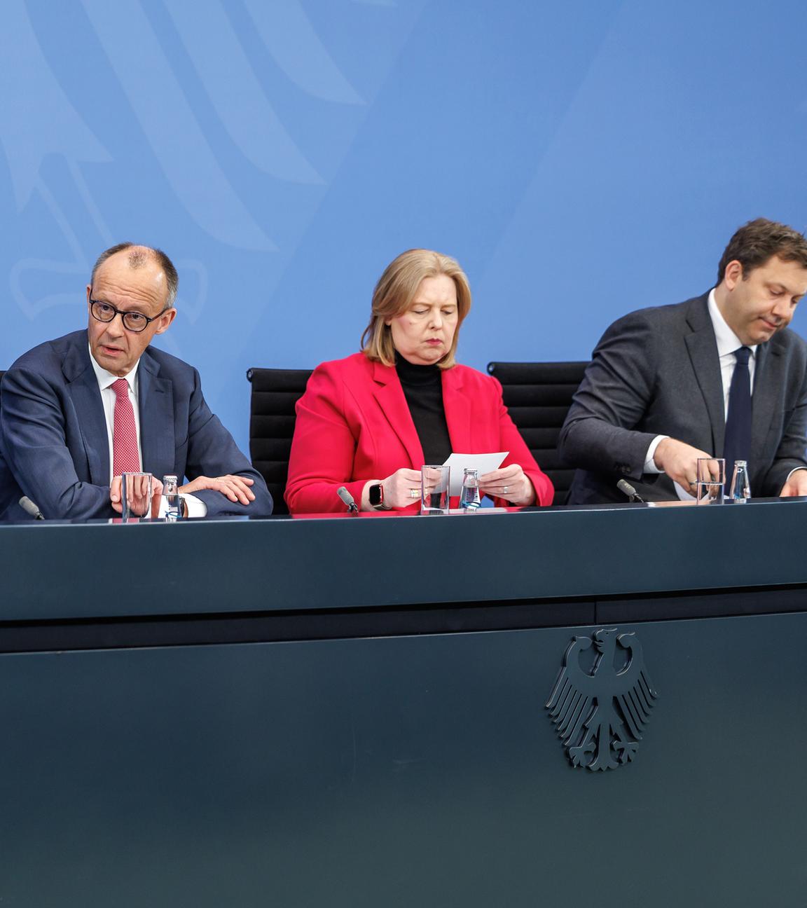 Pressestatement zu den Ergebnissen des Koalitionsausschusses mit dem Parteivorsitzenden der CSU, Dr. Markus Soeder MdL, Bundeskanzler Friedrich Merz (CDU), Bundesministerin fuer Arbeit und Soziales und Parteivorsitzenden der SPD, Baerbel Bas und Lars Klingbeil (SPD), Bundesfinanzminister am 13.04.2026 im Kanzleramt in Berlin. 