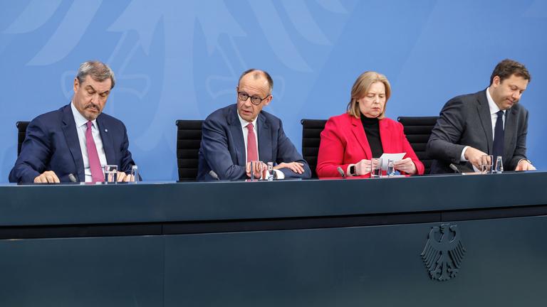 Pressestatement zu den Ergebnissen des Koalitionsausschusses mit dem Parteivorsitzenden der CSU, Dr. Markus Soeder MdL, Bundeskanzler Friedrich Merz (CDU), Bundesministerin fuer Arbeit und Soziales und Parteivorsitzenden der SPD, Baerbel Bas und Lars Klingbeil (SPD), Bundesfinanzminister am 13.04.2026 im Kanzleramt in Berlin. 