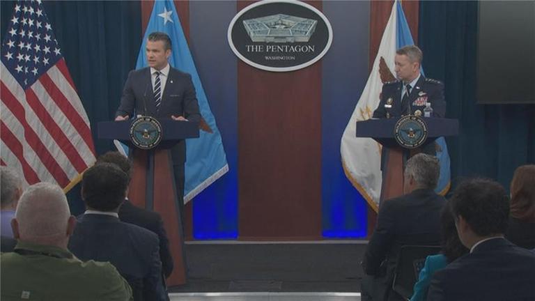 Hegseth bei der Pressekonferenz zum Eingriff der USA in den Iran-Israel Konflikt
