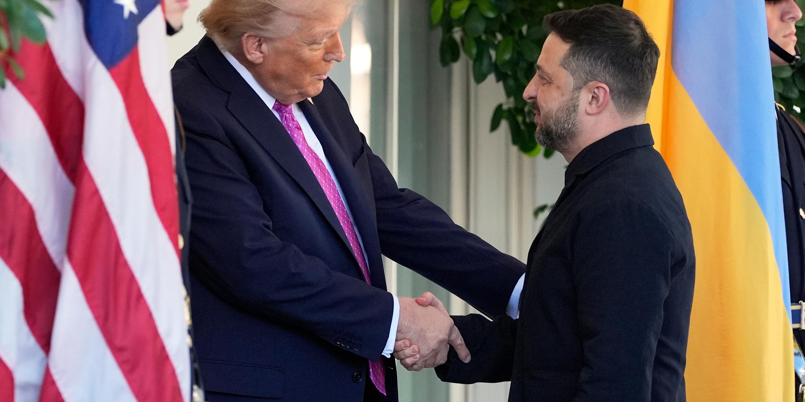 Donald Trump empfängt Wolodymyr Selenskyj vor dem Weißen Haus. 