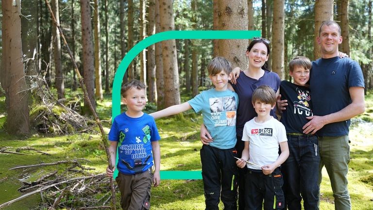 Familie in einem Wald
