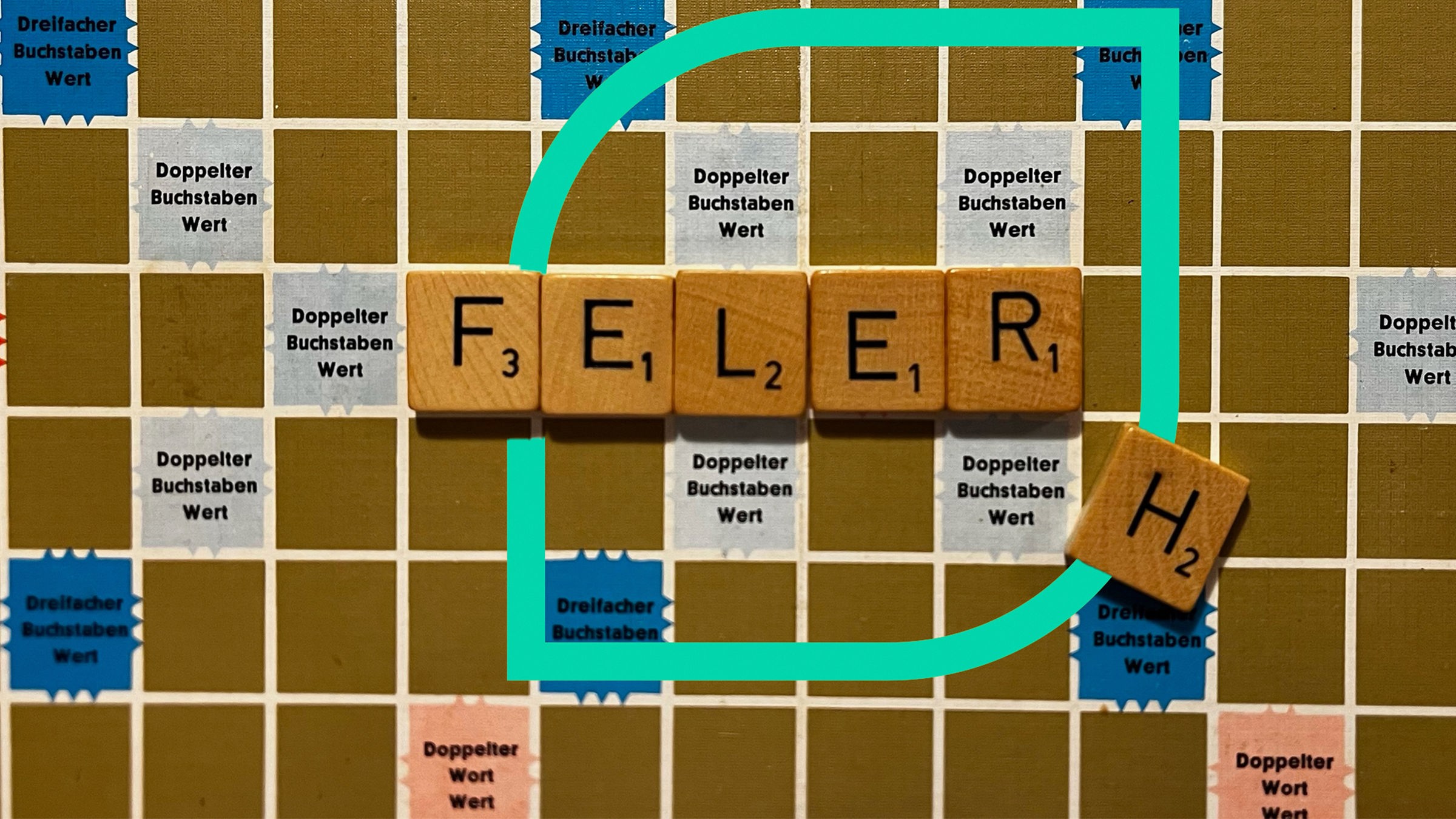 Scrabble-Brett mit dem Wort "Feler"