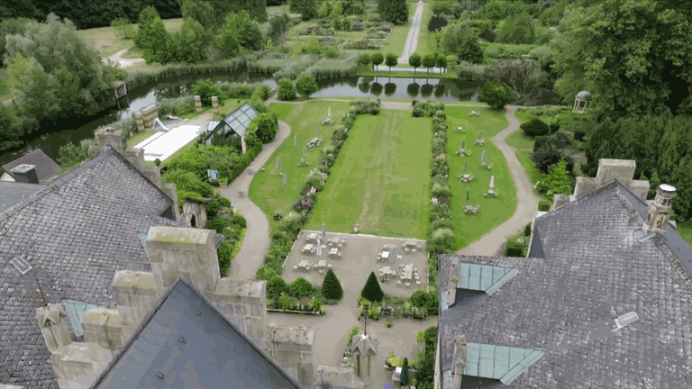 Platz im Schlossgarten - Schloss Ippenburg