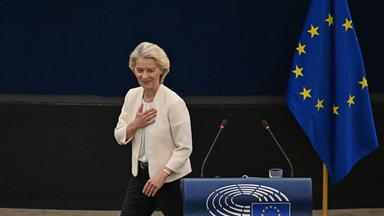  Ursula von der Leyen (  Präsidentin der Europäischen Kommission) im Plenarsaal in Straßburg.