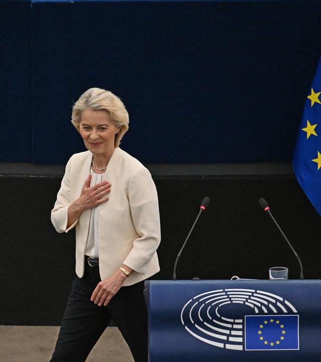  Ursula von der Leyen (  Präsidentin der Europäischen Kommission) im Plenarsaal in Straßburg.
