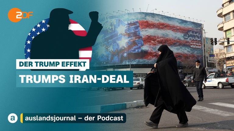 Links Donald Trump mit erhobener Faust als Schatten vor US-Flagge, darunter Schriftzug: "Trumps Iran-Deal", rechts Frau auf der Straße. 