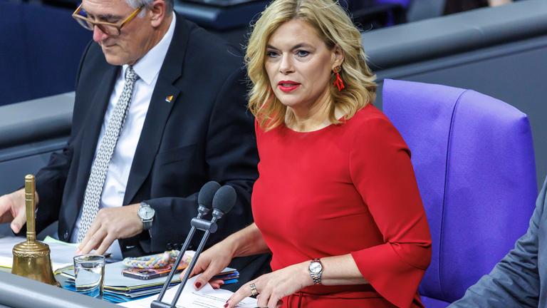 Bundestagspraesidentin Julia Kloeckner bei der Plenarsitzung im Deutschen Bundestag am 16.10.25 in Berlin.