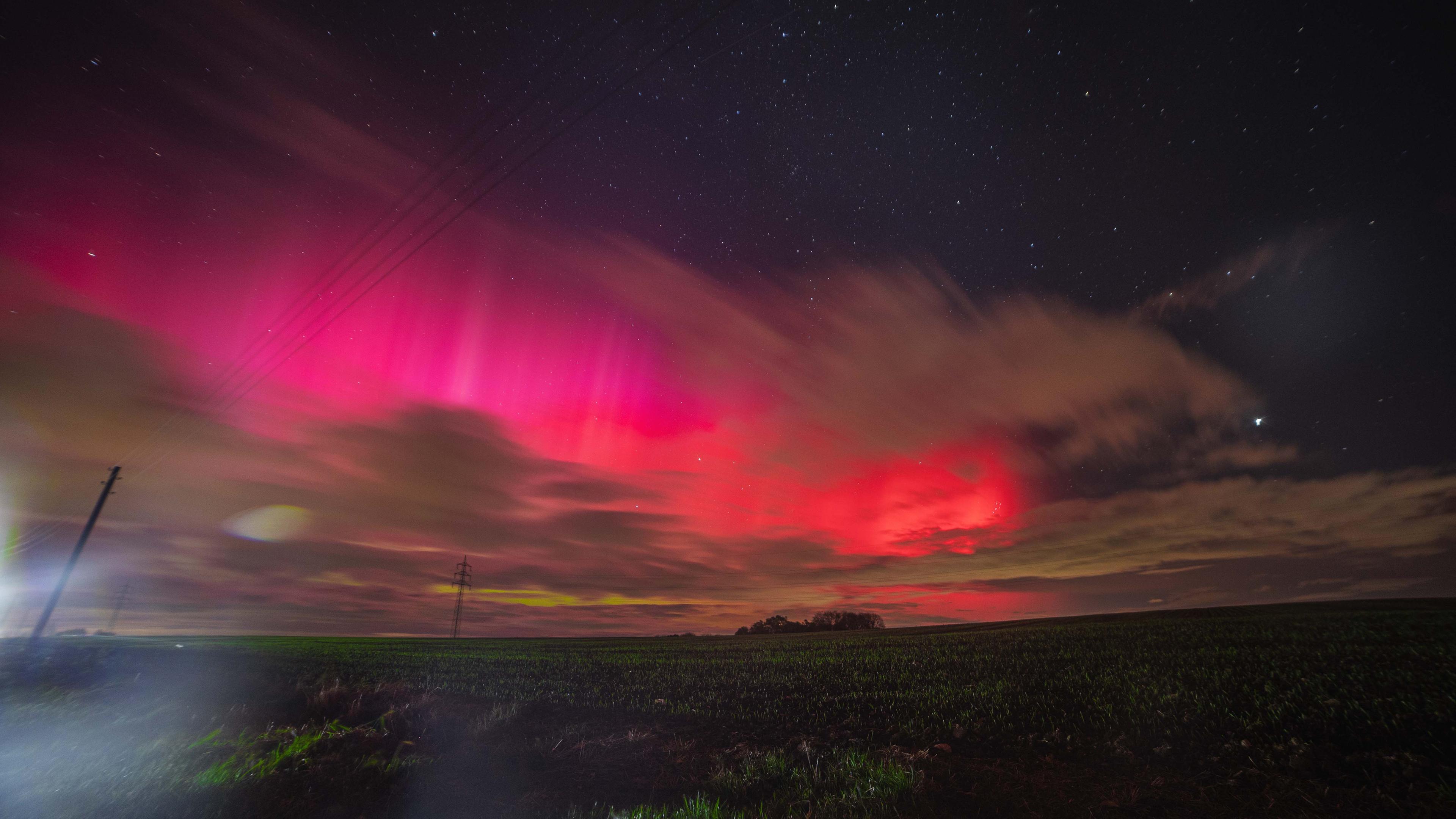 Polarlichter sind am 05.11.2023 nach Einbruch der Dunkelheit auch in Sachsen in der Region Zwickau zu sehen.