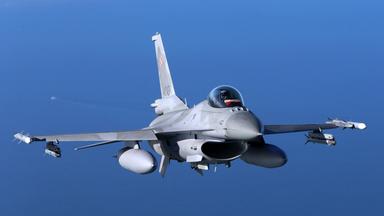 Ein Kampfflugzeug vom Typ Lockheed Martin F-16 Fighting Falcon der polnischen Luftwaffe.
