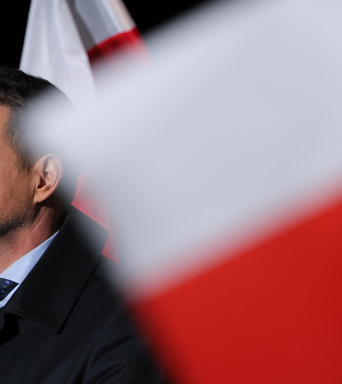 Der Bürgermeister von Warschau und Kandidat der Bürgerkoalition (KO) für die polnischen Präsidentschaftswahlen, Rafal Trzaskowski, trifft sich mit Anwohnern in Miedzyborow, Polen, 16. Mai 2025. 