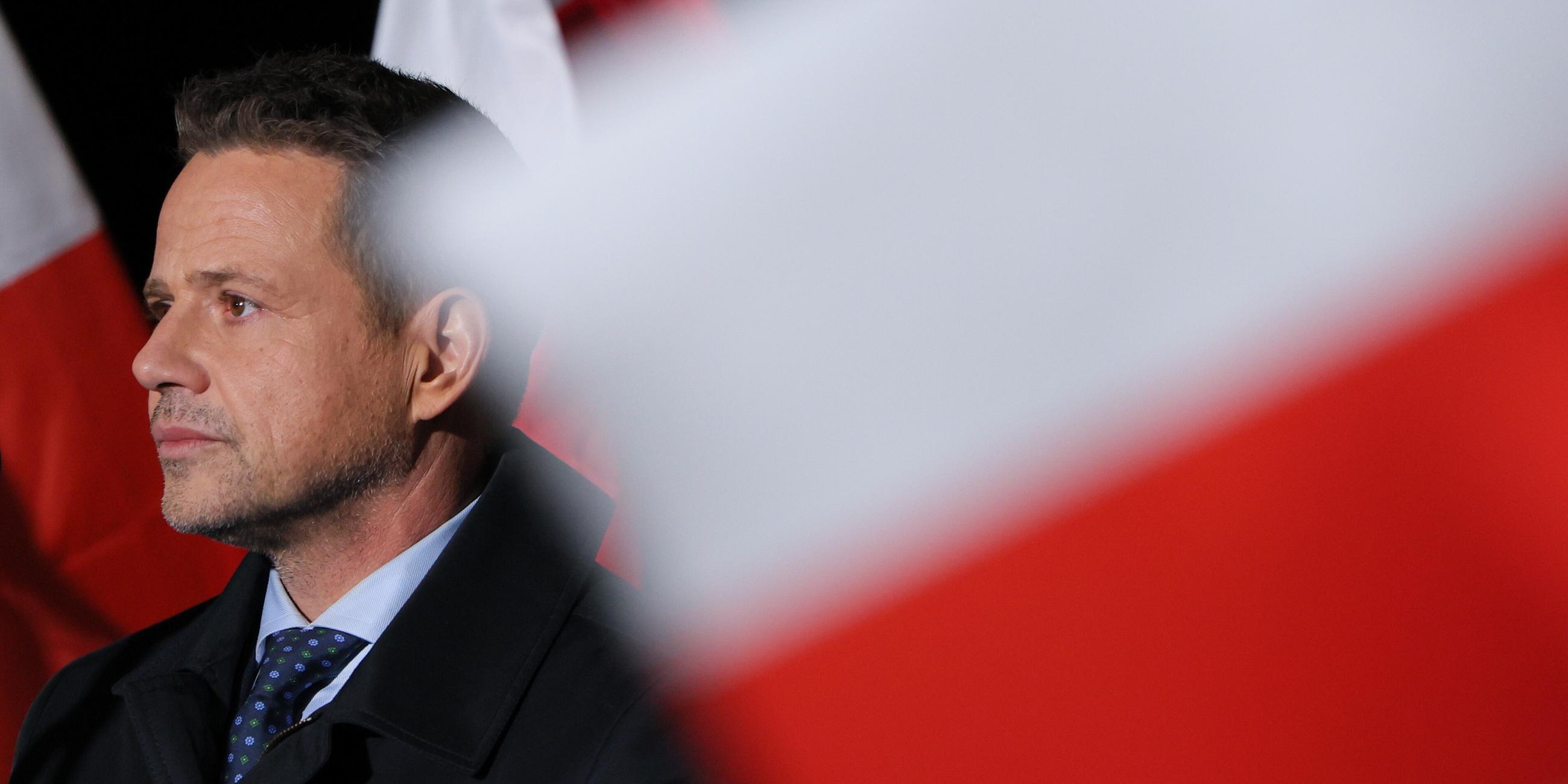 Der Bürgermeister von Warschau und Kandidat der Bürgerkoalition (KO) für die polnischen Präsidentschaftswahlen, Rafal Trzaskowski, trifft sich mit Anwohnern in Miedzyborow, Polen, 16. Mai 2025. 
