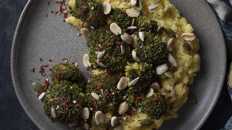 Polentasterne auf Schwarzwurzel-Grünkohl-Ragout mit Shiitake-Schnitzel