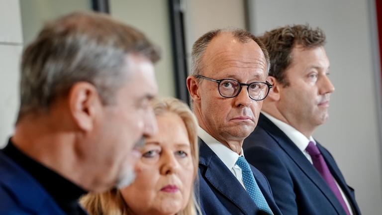 Markus Söder, Ministerpräsident von Bayern, Bärbel Bas, Bundesministerin für Arbeit und Soziales, Bundeskanzler Friedrich Merz und Lars Klingbeil, Bundesminister der Finanzen.