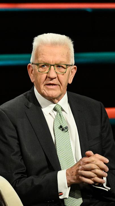 Winfried Kretschmann is a guest in the TV studio "Markus Lanz".