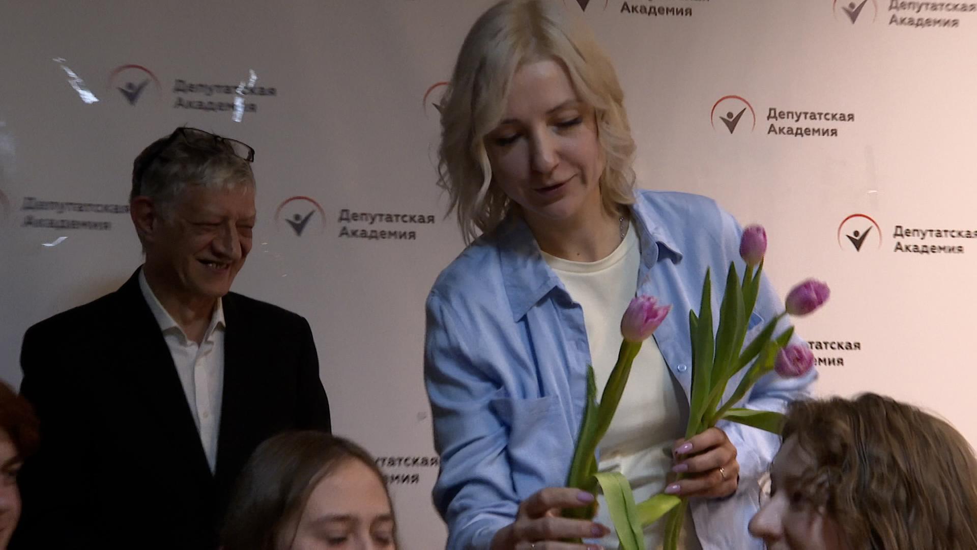Die russische Politikerin Jekaterina Dunzowa hat die Partei "Morgendämmerung" gegründet, um Putin herauszufordern.