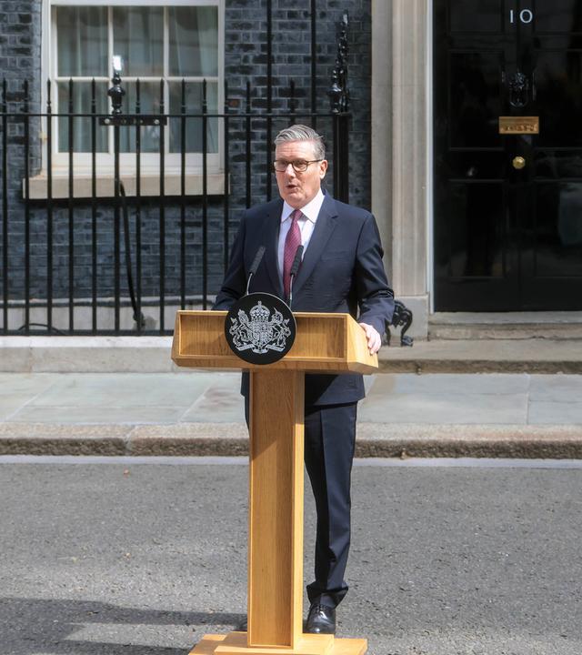 Keir Starmer verkündet seinen Amtsrücktritt in der Downing Street. 