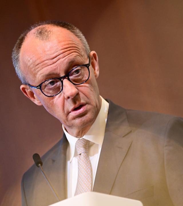 07.05.2026, Berlin: Bundeskanzler Friedrich Merz (CDU) spricht während des IHK-Tags zum Thema "Wie wird Wirtschaft(en) in Deutschland einfacher?" im Haus der Deutschen Wirtschaft.