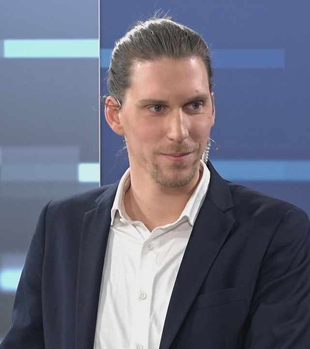 Jan Schneider vom ZDFheuteCheck-Team bei ZDFheute live.