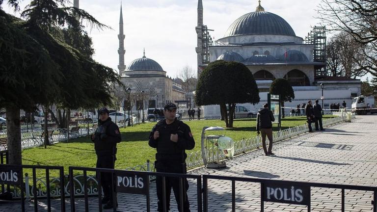 Die Polizei hat das Anschlagsgebiet direkt nach der Explosion gesperrt