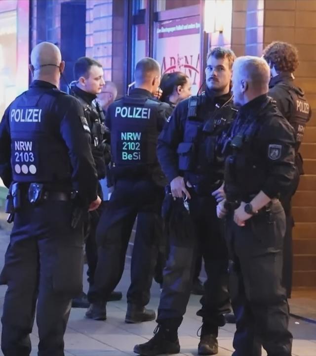Polizei in NRW bei einer Razzia