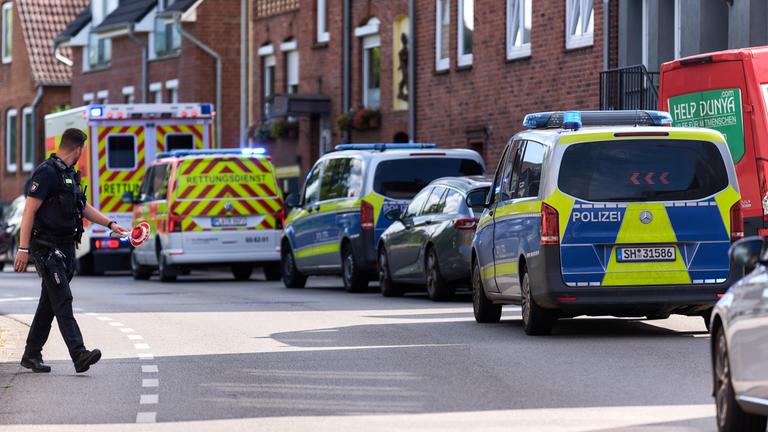 Polizei und Krankenwagen in Preetz 