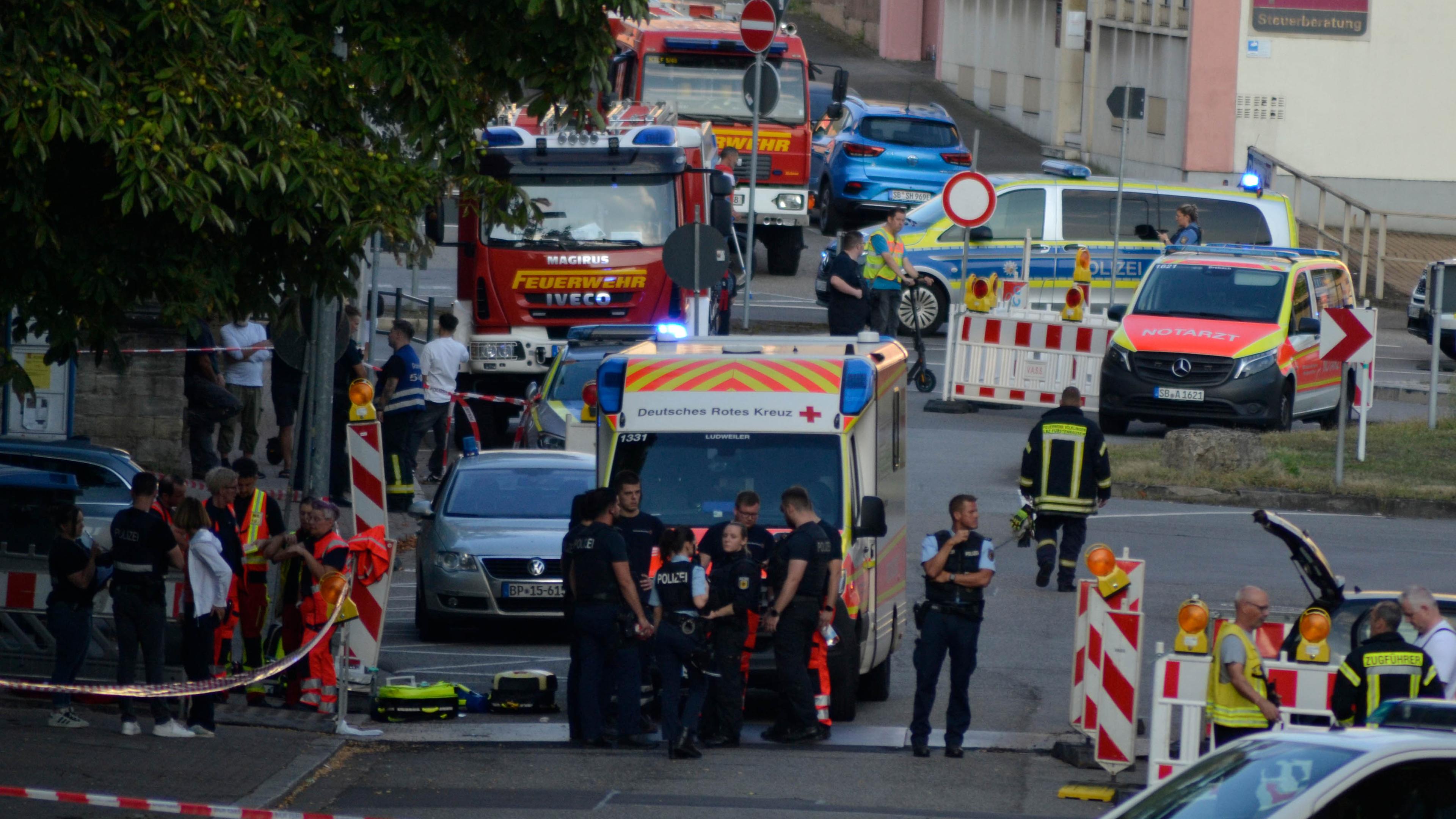  Großeinsatz von Polizei und Rettungskräften in der Völklinger Innenstadt. 