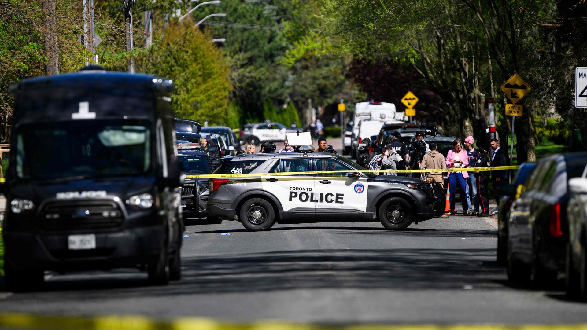 Polizei von Toronto vor dem Haus des kanadischen Rappers Drake