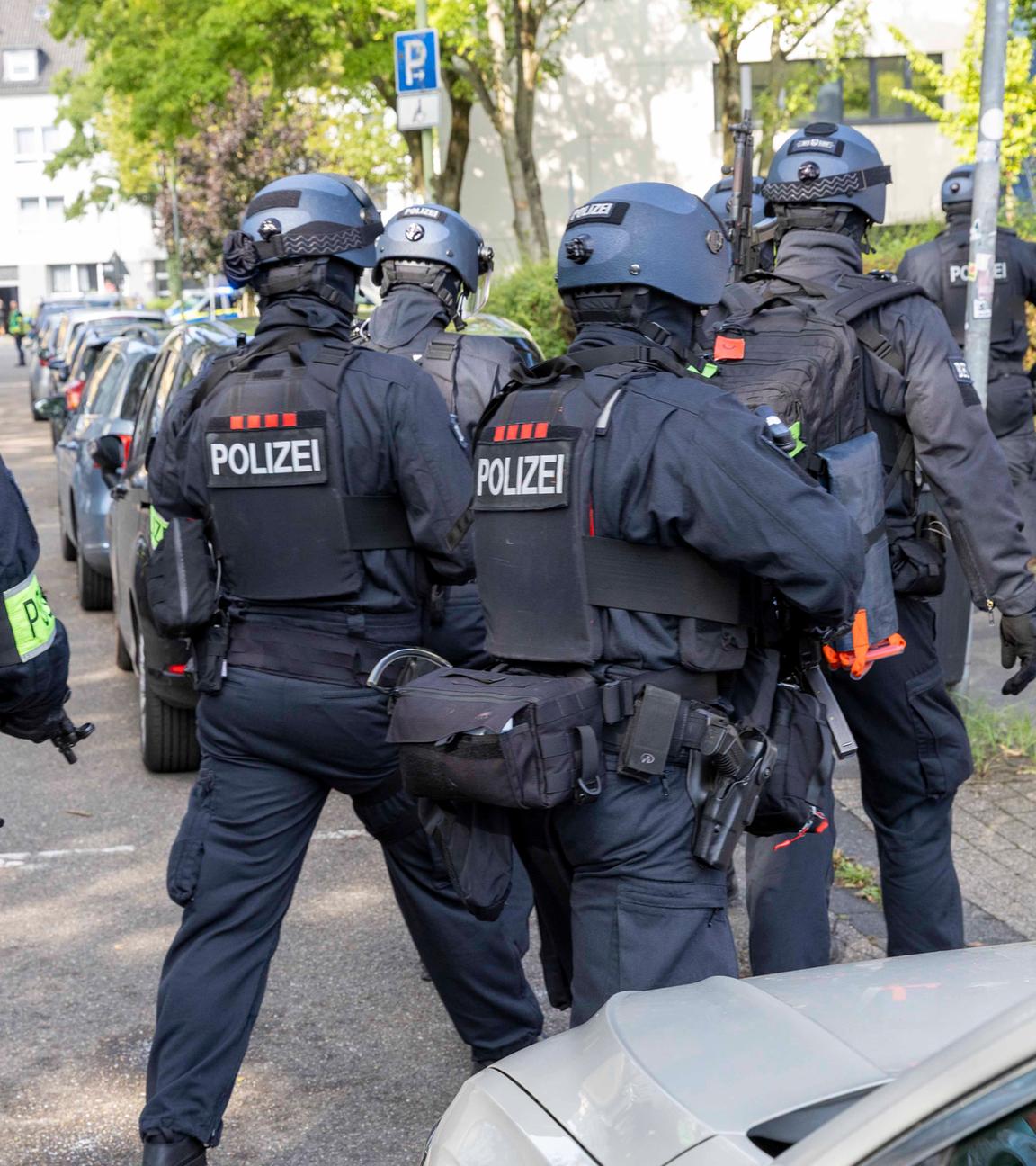 Polizeieinsatz an Berufskolleg in Essen - Lehrkraft verletzt