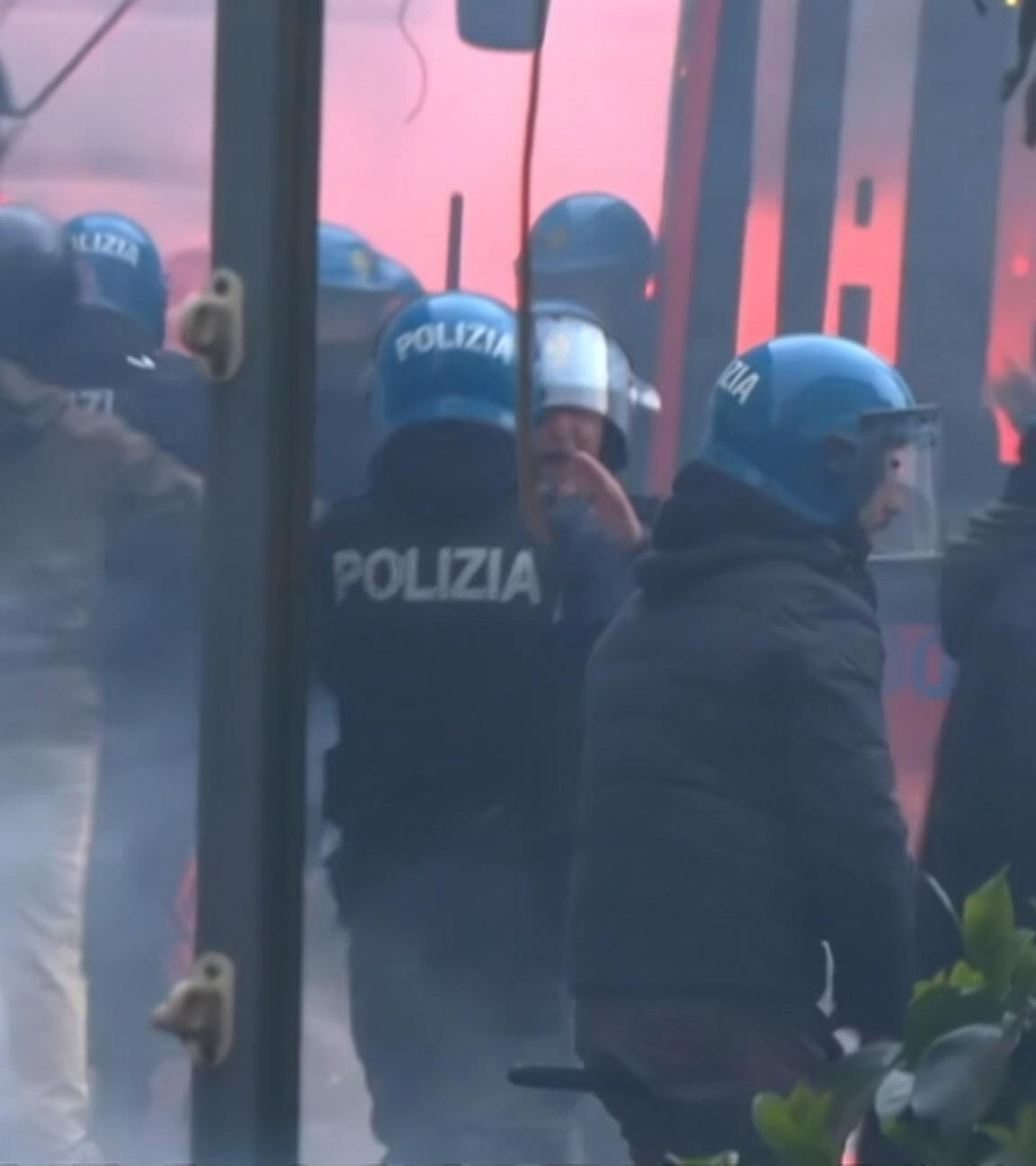 Polizeieinsatz gegen Eintracht-Fans in Neapel