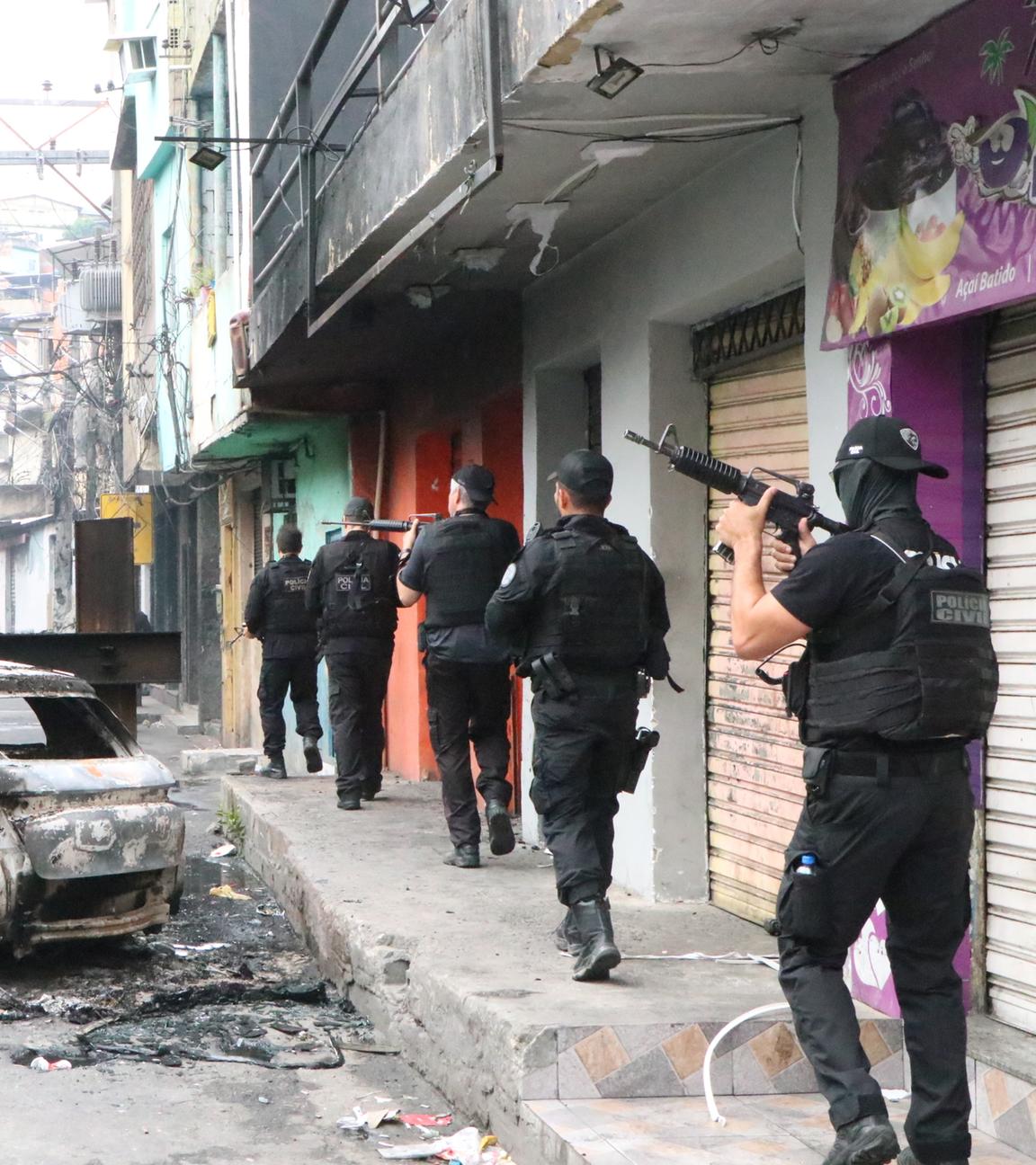 Rio de Janeiro: Einsatzkräfte in der Favela Alemão und dem Viertel Penha am 28.10.2025