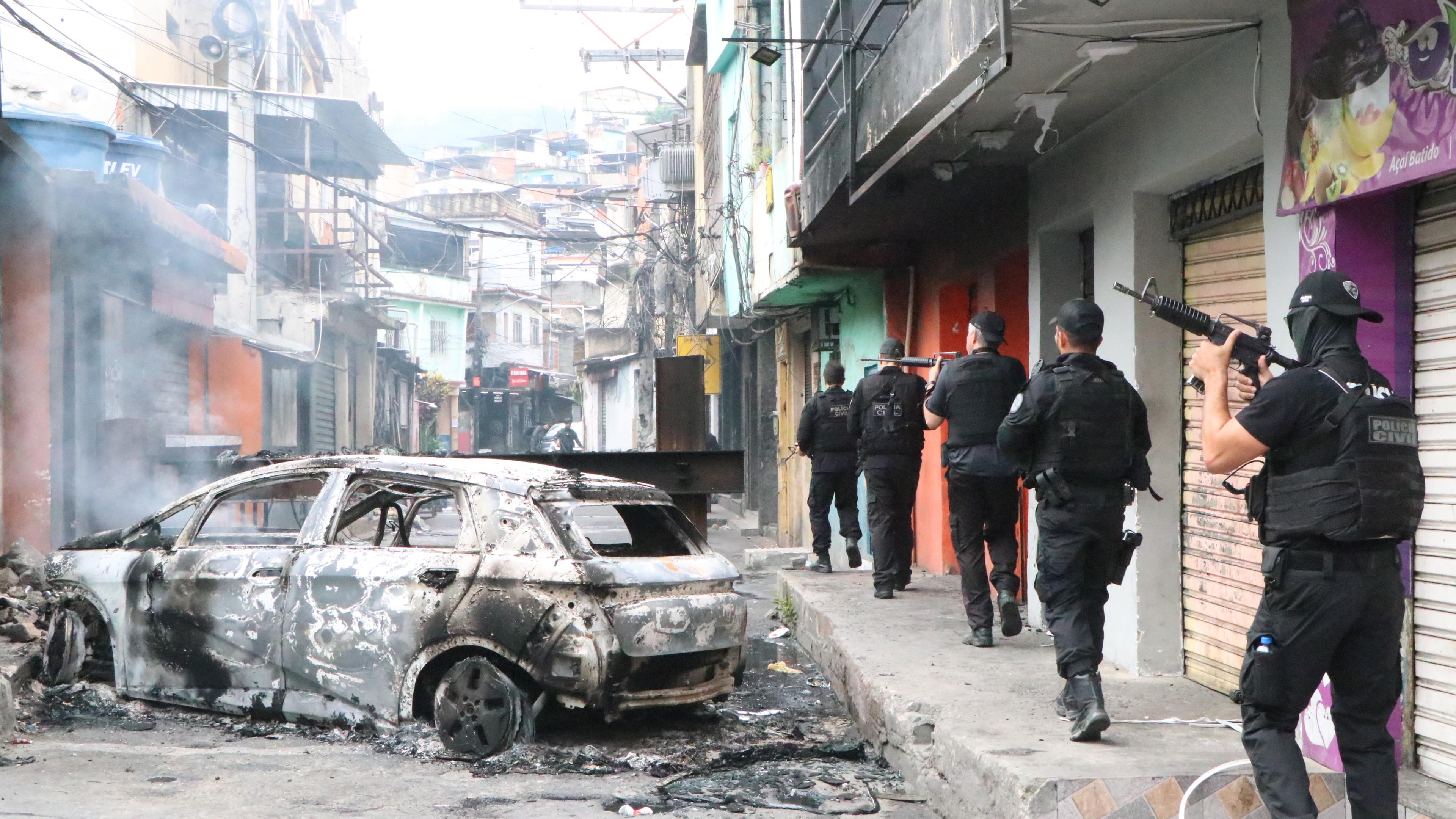 Rio de Janeiro: Einsatzkräfte in der Favela Alemão und dem Viertel Penha am 28.10.2025