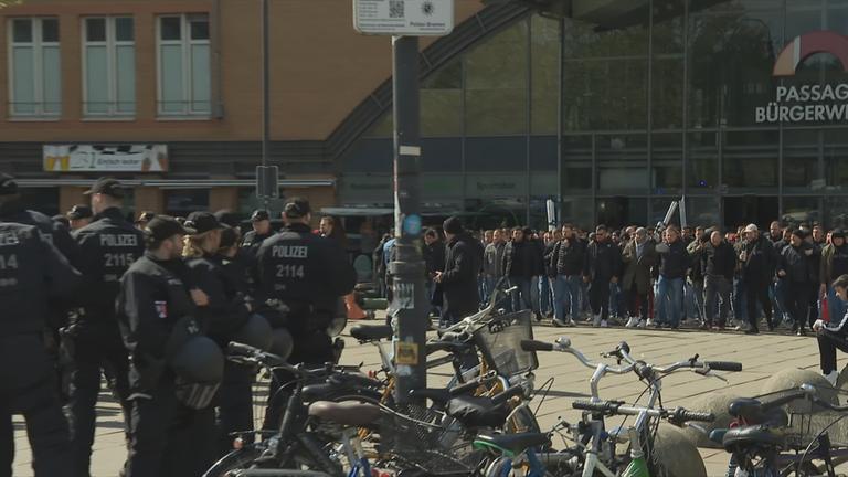 Polizeiaufgebot bei einem Fußballspiel
