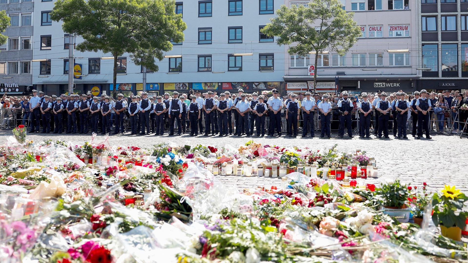 Polizisten in Mannheim beim Gedenken an getöteten Kollegen