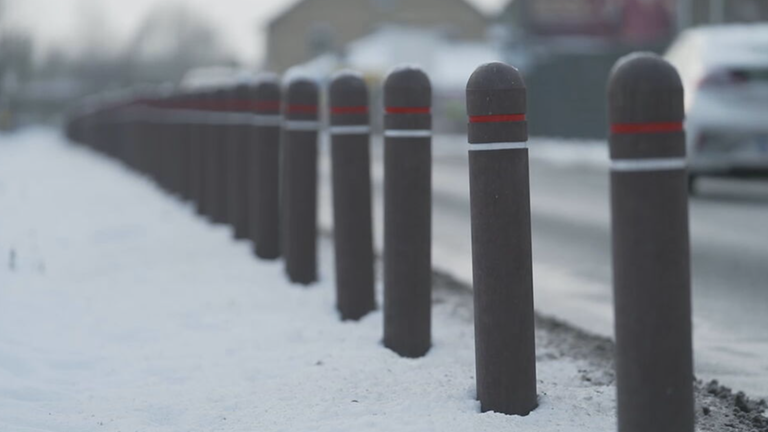 Parkverbot durch Stahlpfähle besiegelt